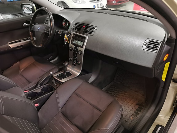 Volvo S40 9 of 16