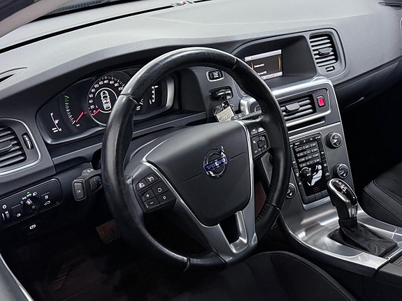 Volvo V60 2 of 20