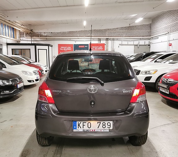 Toyota Yaris 6 of 15