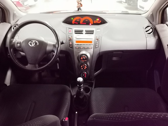 Toyota Yaris 14 of 15