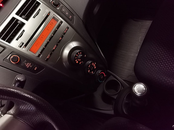 Toyota Yaris 15 of 15