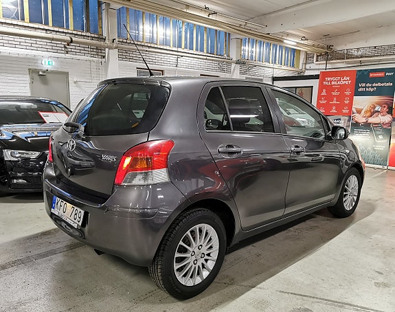 Toyota Yaris 4 of 15