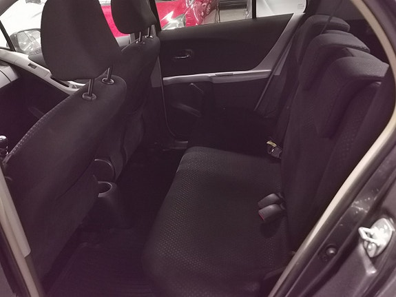 Toyota Yaris 12 of 15