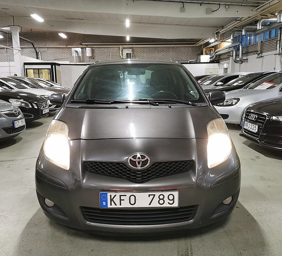 Toyota Yaris 5 of 15