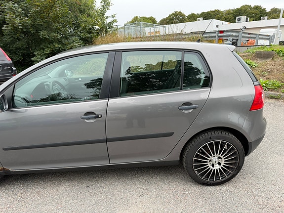 Volkswagen Golf V 3 of 7