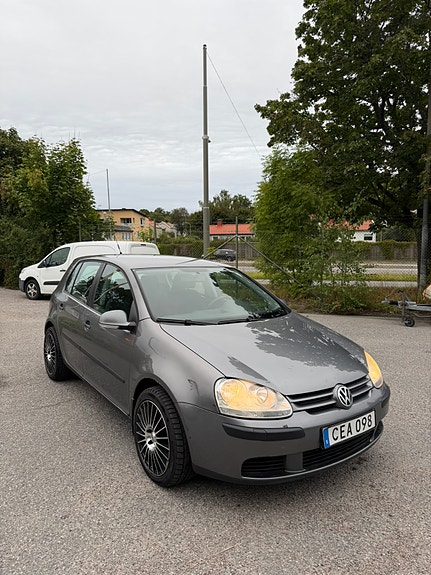 Volkswagen Golf V 4 of 7