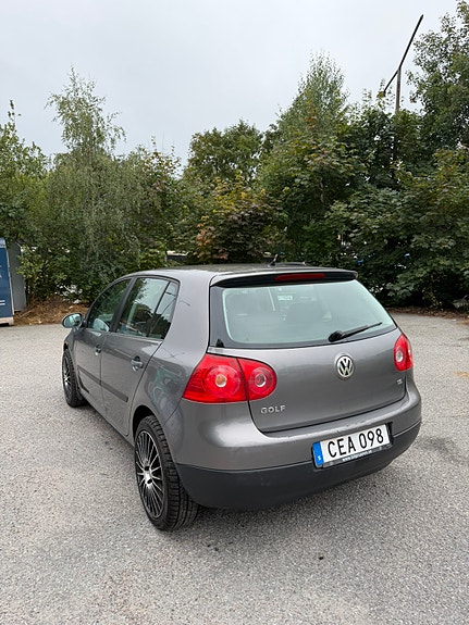 Volkswagen Golf V 5 of 7