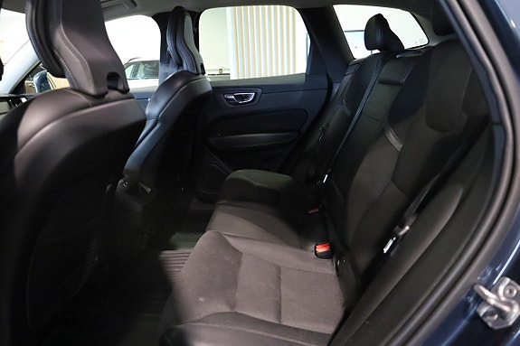 Volvo XC60 12 of 25