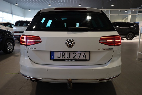 Volkswagen Passat 9 of 30