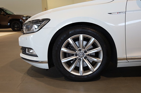 Volkswagen Passat 7 of 30