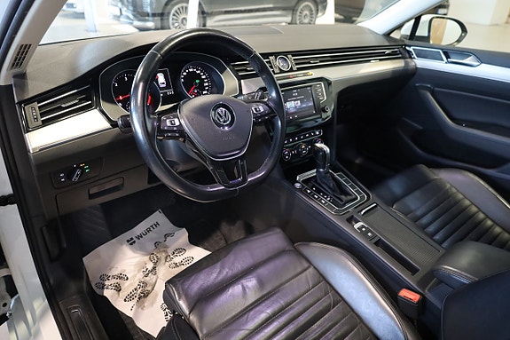 Volkswagen Passat 13 of 30