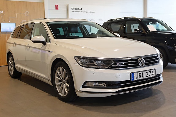 Volkswagen Passat 4 of 30