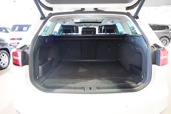 Volkswagen Passat 30 of 30
