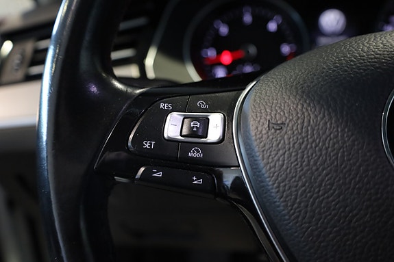 Volkswagen Passat 28 of 30