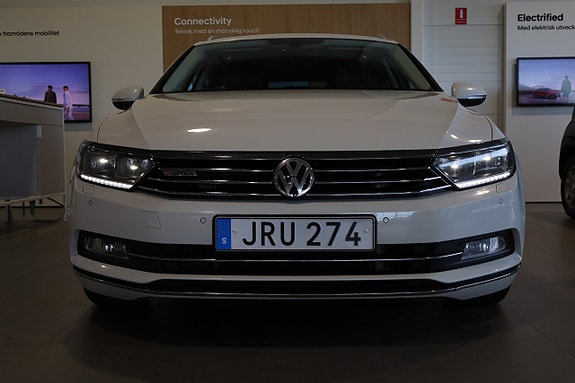 Volkswagen Passat 8 of 30