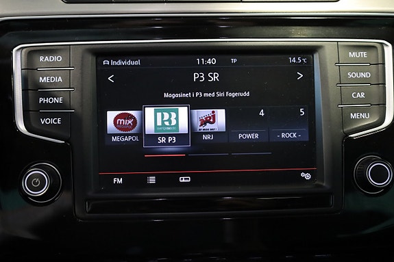 Volkswagen Passat 22 of 30