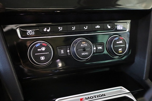 Volkswagen Passat 26 of 30
