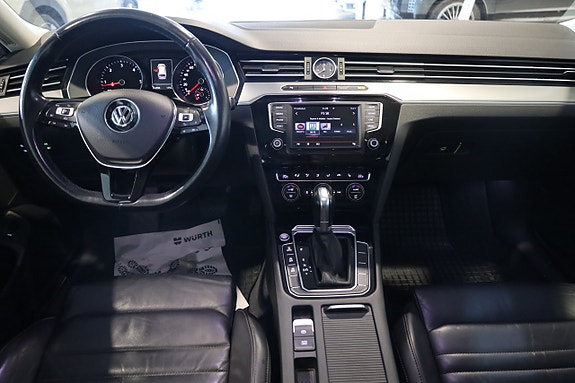Volkswagen Passat 17 of 30