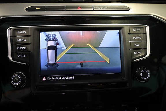 Volkswagen Passat 23 of 30