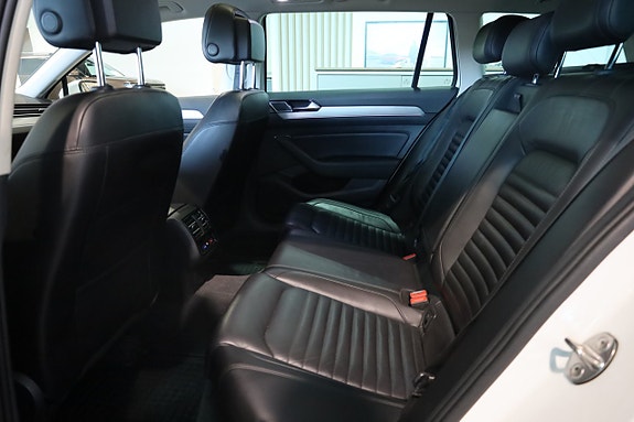Volkswagen Passat 16 of 30