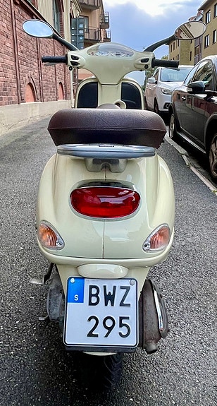 Piaggio Vespa ET4 125 4 of 7