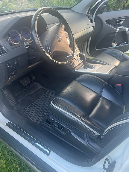 Volvo XC90 7 of 8