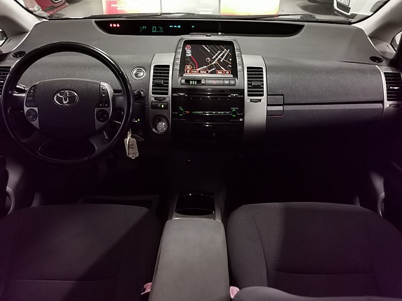 Toyota Prius 15 of 19