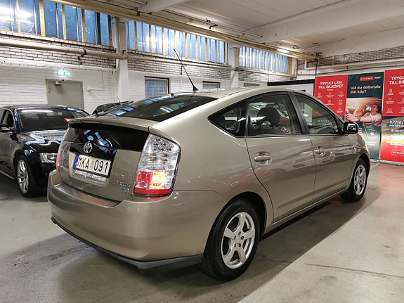 Toyota Prius 4 of 19