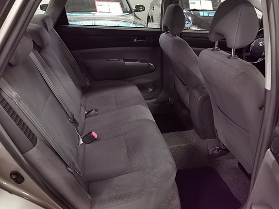 Toyota Prius 11 of 19