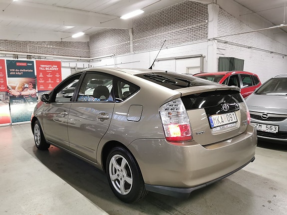 Toyota Prius 3 of 19