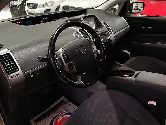 Toyota Prius 7 of 19