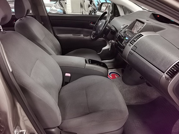 Toyota Prius 10 of 19