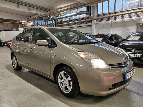 Toyota Prius 2 of 19