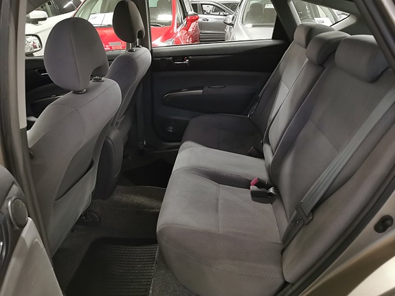 Toyota Prius 12 of 19