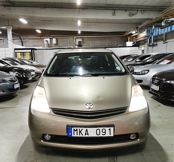 Toyota Prius 5 of 19