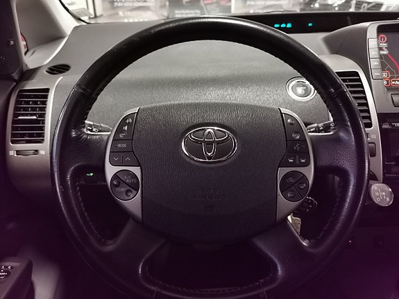 Toyota Prius 13 of 19