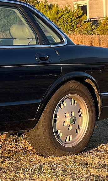 Jaguar XJ 15 of 17