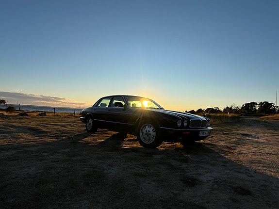 Jaguar XJ 2 of 17
