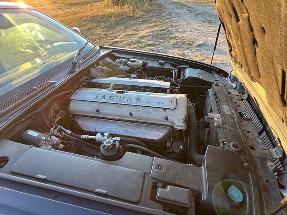 Jaguar XJ 17 of 17