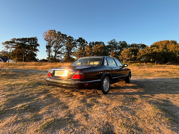 Jaguar XJ 3 of 17