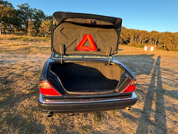 Jaguar XJ 4 of 17