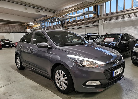 Hyundai i20 2 of 15