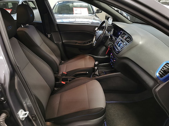 Hyundai i20 10 of 15
