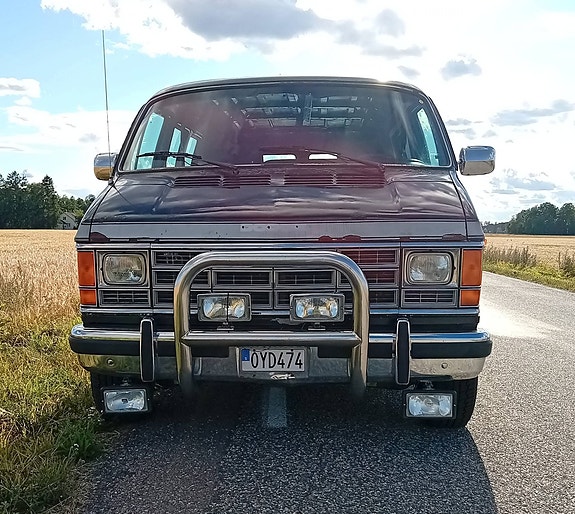 Dodge RAM 2500 2 of 10