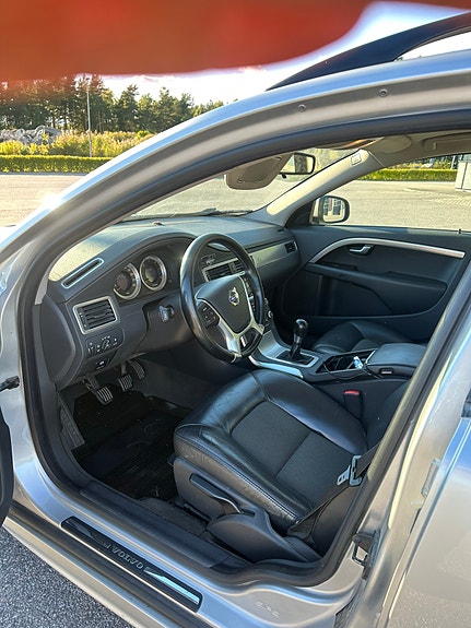 Volvo V70 4 of 6
