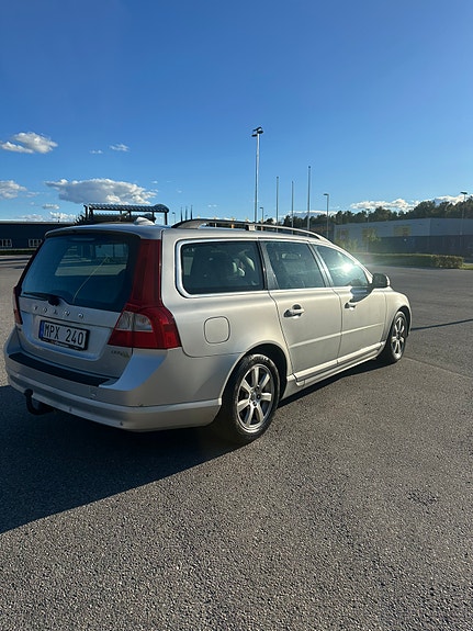 Volvo V70 3 of 6