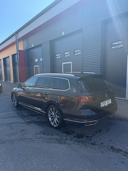 Volkswagen Passat 3 of 14