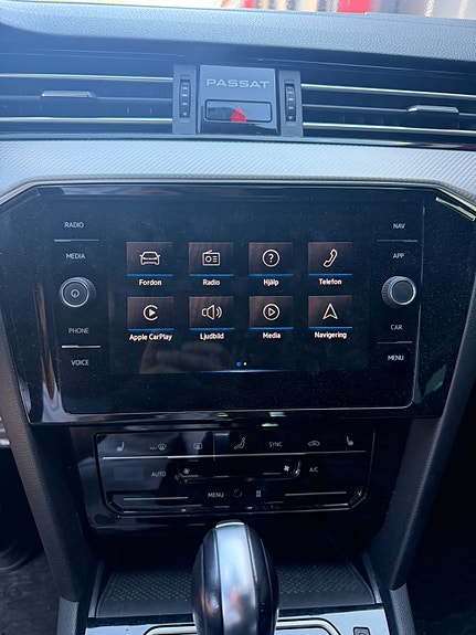 Volkswagen Passat 9 of 14