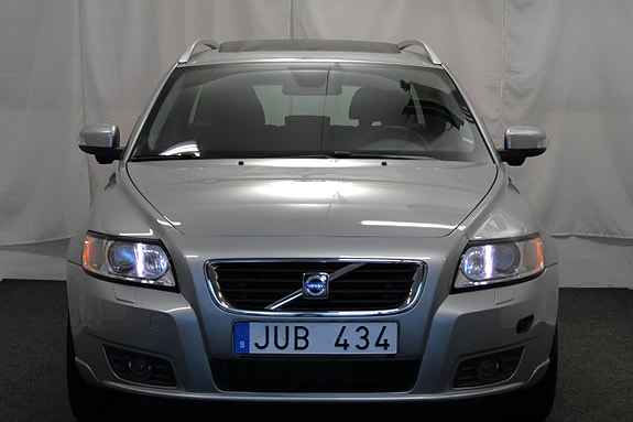 Volvo V50 3 of 30