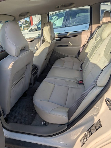 Volvo V70 11 of 12